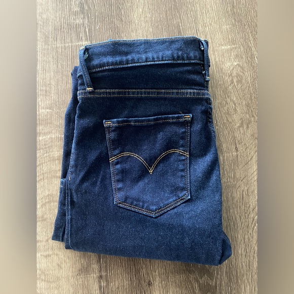 Levi’s 720 High Rise - Picture 2 of 3